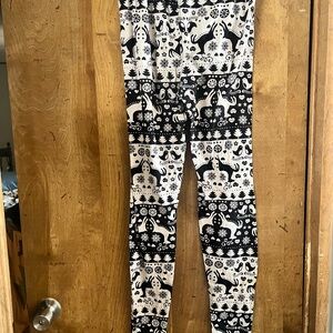 Women’s Black and White Patterned Leggings